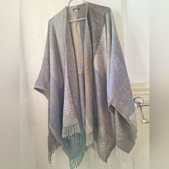 NWOT Sol poncho wrap, Alpaca, soft muted colors - Picture 1 of 10